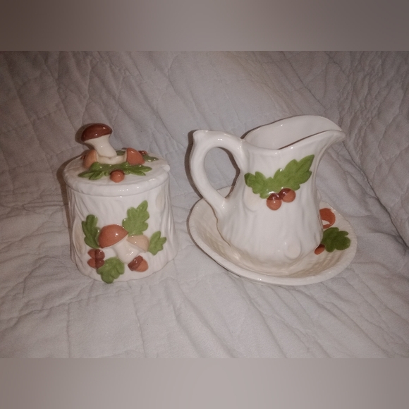 Vintage Mushrooms Creamer And Suger Dish 1981 Folk Art Wood Design Acorns - Picture 4 of 12